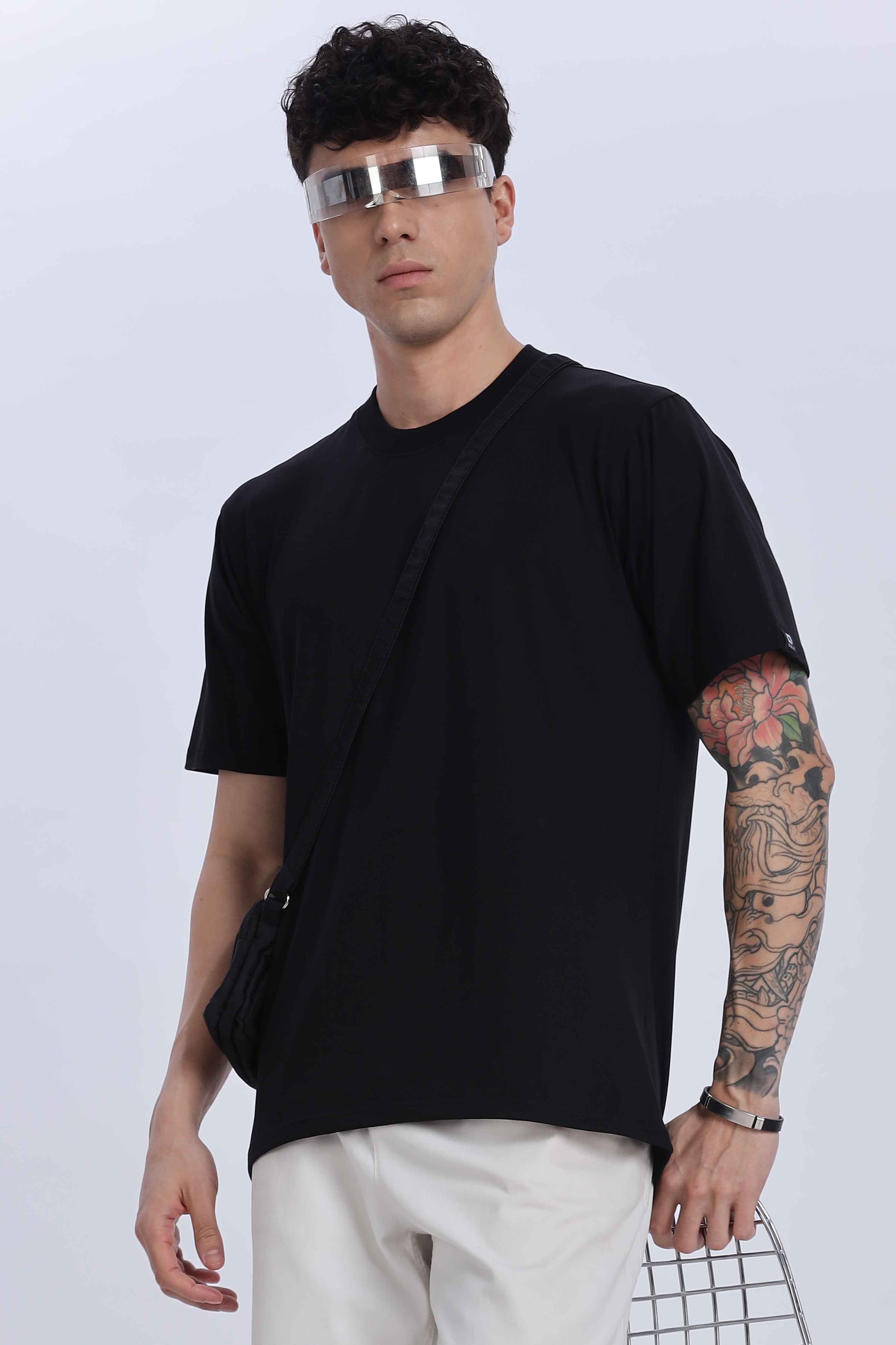 Relaxed Fit Black Tshirt